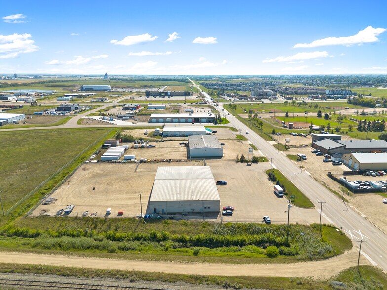 More Photos Of 4807 40 Av, Lloydminster Warehouse For Lease