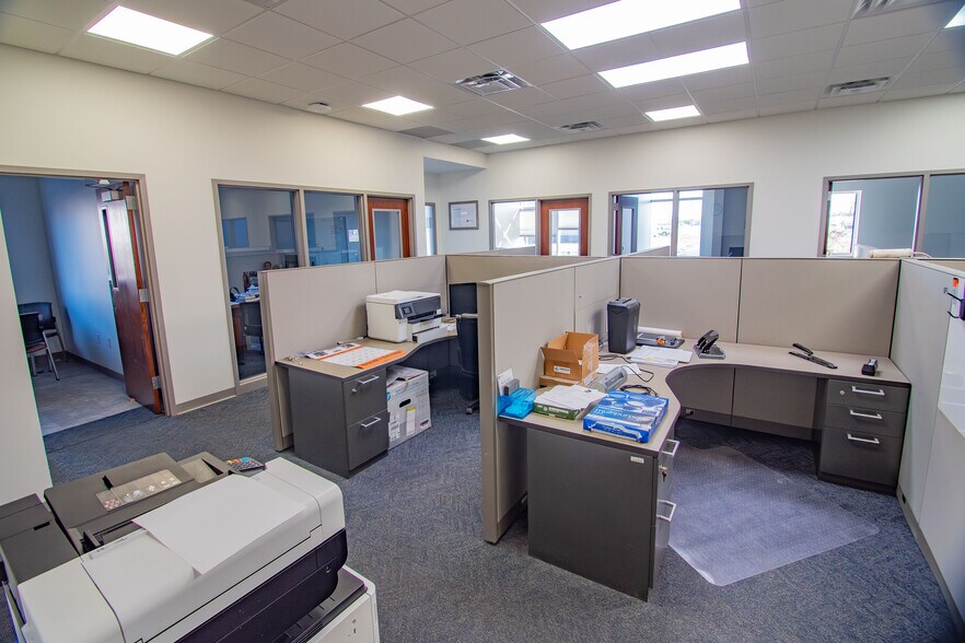 More Photos Of 371 Transpoint Dr, Dupo Warehouse For Lease