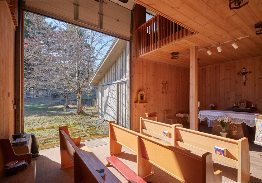 More Photos Of 35 Fawn Ledge Ln, Jamaica Religious Facility For Sale