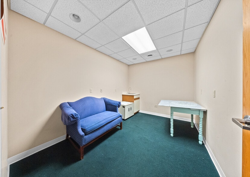 More Photos Of 1901 Winchester Ave, Ashland Office For Sale