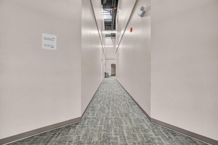 More Photos Of 401 Monroe Tpke, Monroe General Retail For Lease