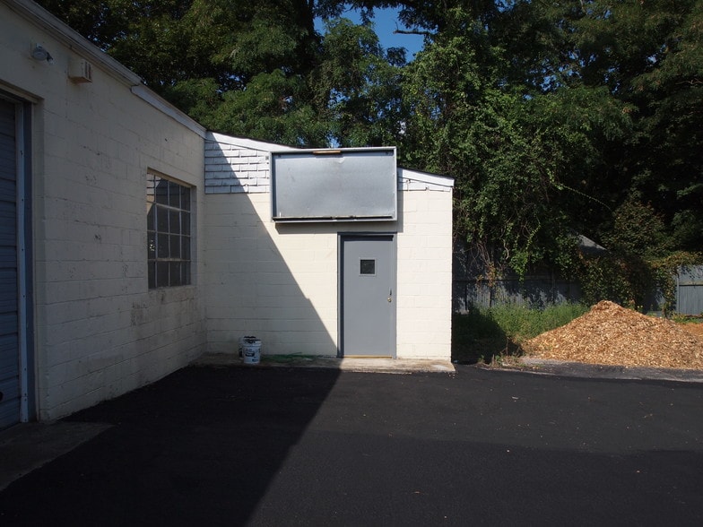 More Photos Of 1959 New York Ave, Huntington Station Auto Repair For Sale