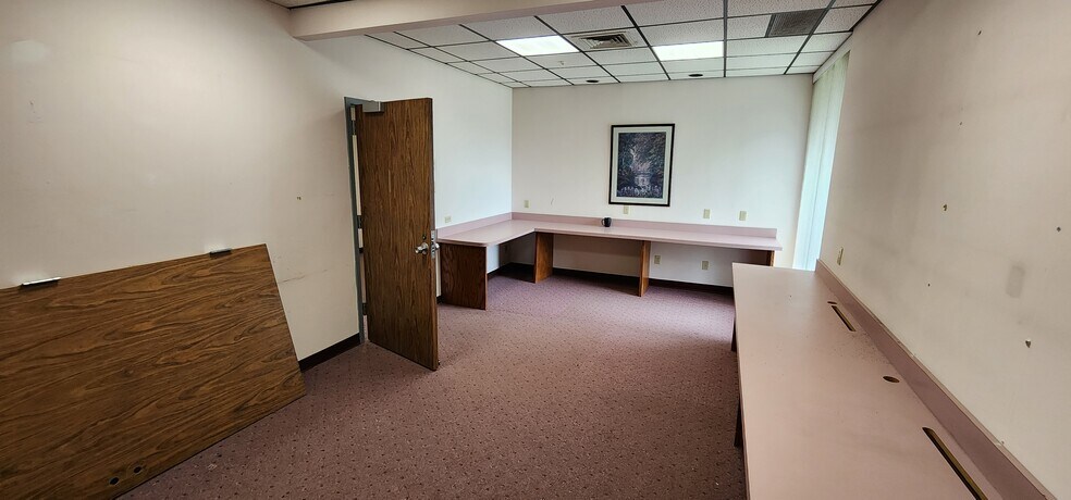 More Photos Of 1 Sherman Hill Rd, Woodbury Bank For Lease