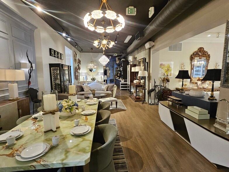 More Photos Of 275 S La Cienega Blvd, Beverly Hills Storefront For Lease