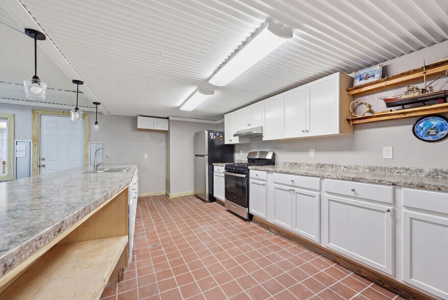 More Photos Of 505 3rd St, Cedar Key Restaurant For Sale