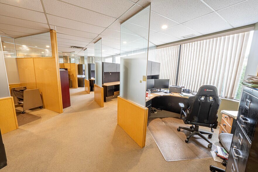More Photos Of 2815 12th St NE, Calgary Warehouse For Sale
