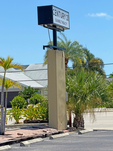 More Photos Of 725 Cape Coral Pky W, Cape Coral Loft Creative Space For Sale