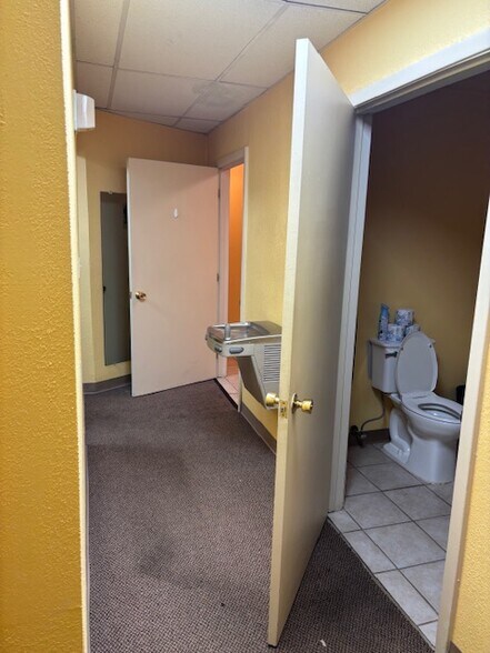 More Photos Of 5438-5440 Centre Ave, Pittsburgh Showroom For Lease