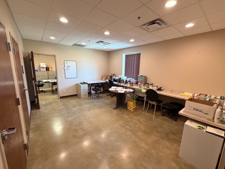 More Photos Of 8905 F St, Omaha Light Manufacturing For Lease