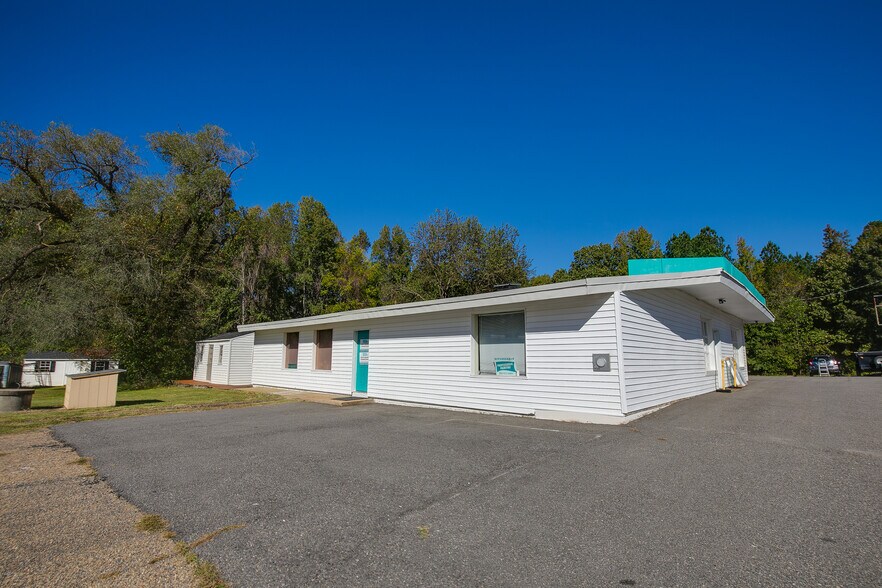 More Photos Of 10211 Chamberlayne Rd, Mechanicsville Freestanding For Lease