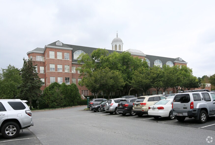 More Photos Of 10753 Falls Rd, Lutherville Office For Sale