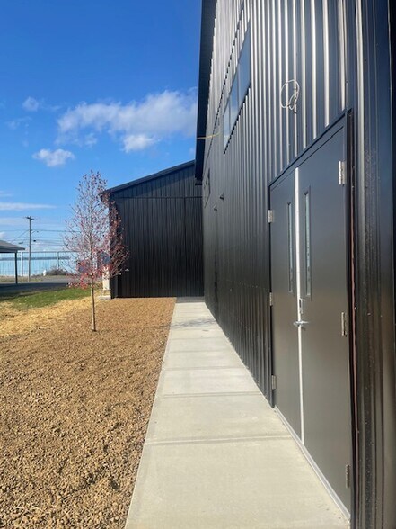 More Photos Of 25 Industrial Tract, Hudson Warehouse For Lease