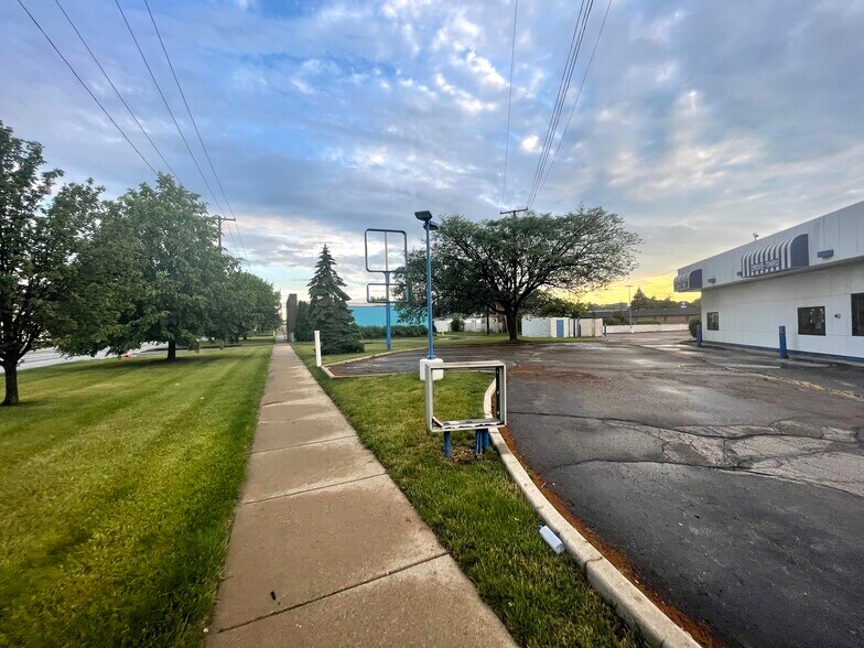 More Photos Of 17431 Dix Rd, Melvindale Fast Food For Lease