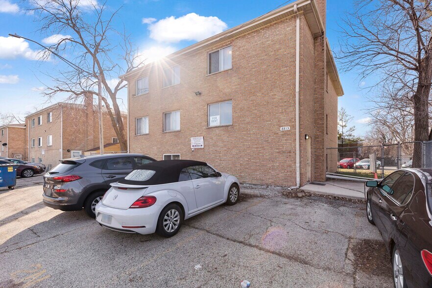 More Photos Of 8813 Dee Rd, Des Plaines Apartments For Sale