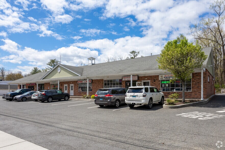 More Photos Of 782 Federal Rd, Brookfield Unknown For Lease