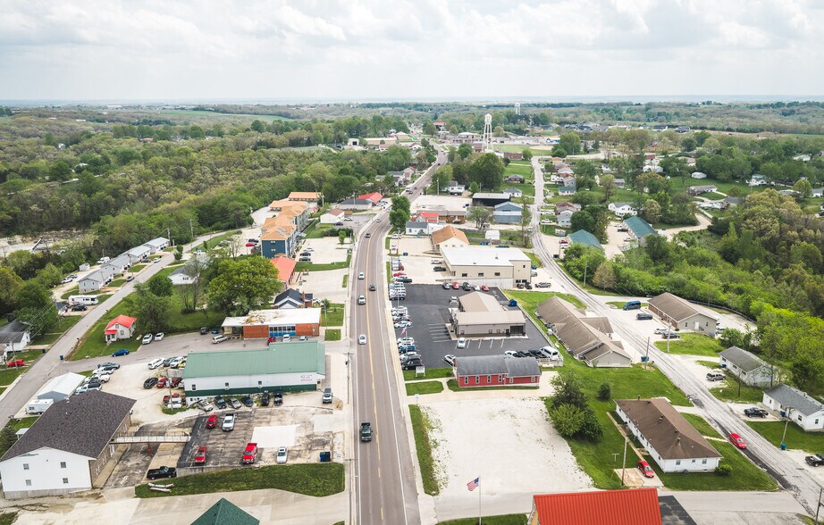 More Photos Of 1008 E Main St, Linn Auto Dealership For Sale