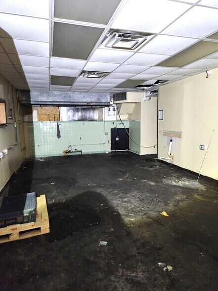 More Photos Of 3653 Victory Dr, Columbus Restaurant For Sale