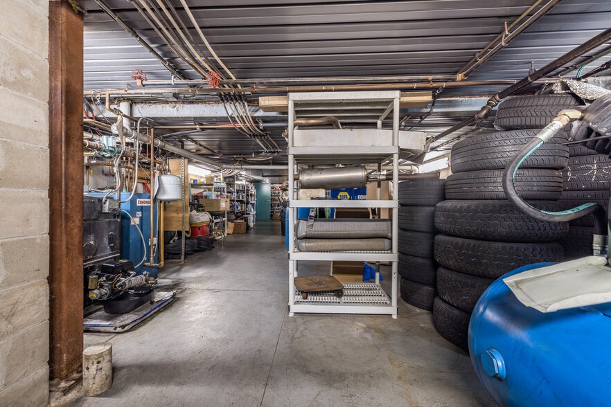 More Photos Of 1426 N Sea Rd, Southampton Auto Repair For Sale