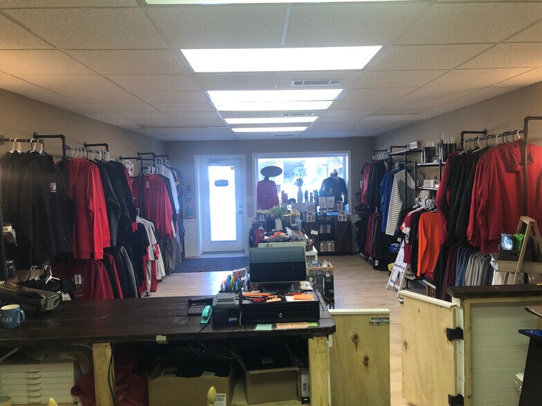 More Photos Of 780 Main St, Baldwin Storefront Retail Residential For Lease