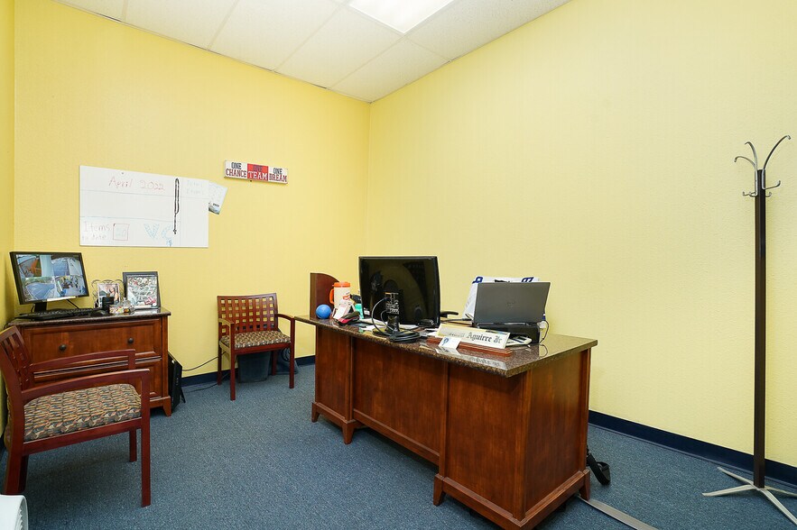 More Photos Of 2430 E Southcross Blvd, San Antonio Storefront For Lease