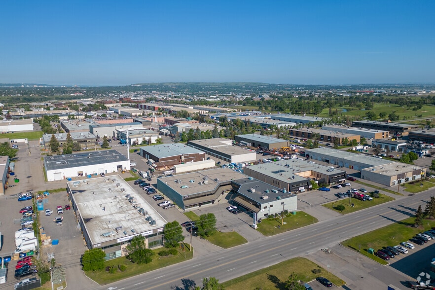 More Photos Of 2915 19th St NE, Calgary Light Distribution For Lease