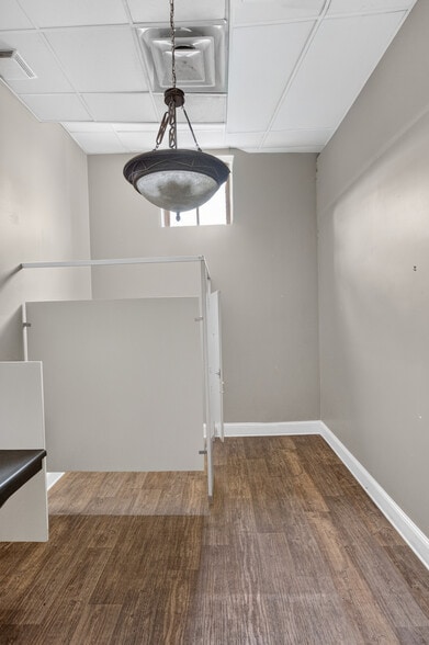 More Photos Of 1024 Noble St, Anniston Storefront Retail Office For Sale
