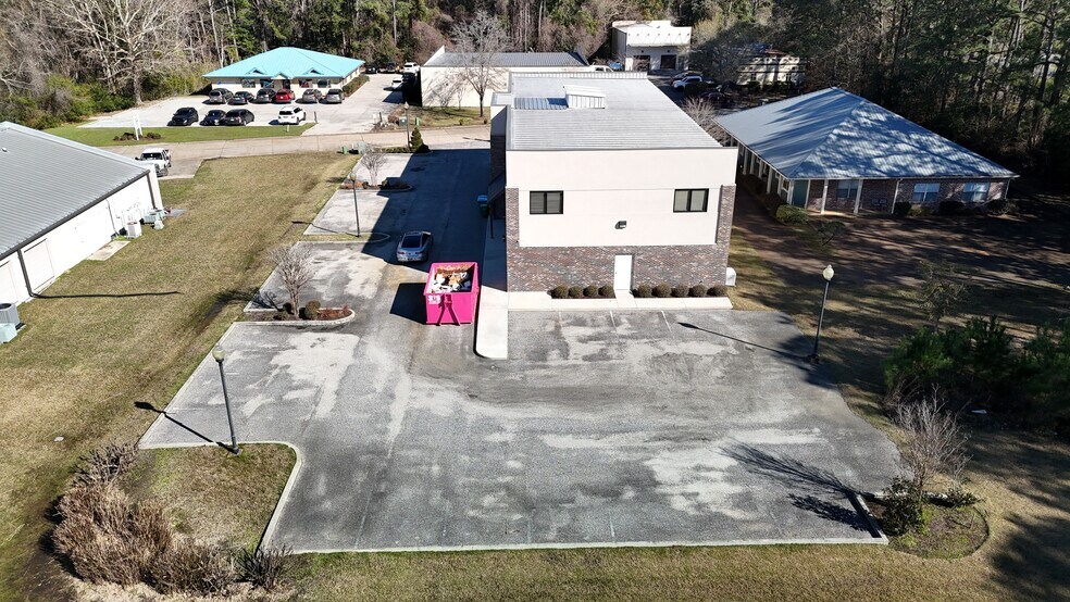 More Photos Of 998 N Halstead Rd, Ocean Springs Office For Lease