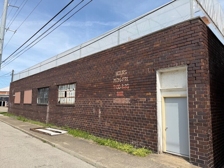 More Photos Of 204 McCreary St, Fort Branch Light Manufacturing For Sale