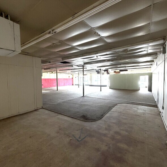 More Photos Of 1907 Avenue M, Hondo Storefront For Sale