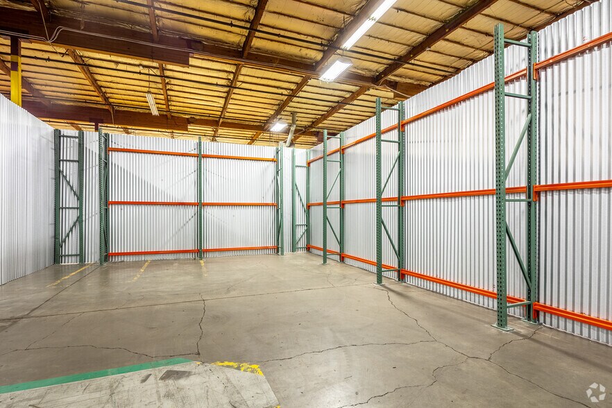 More Photos Of 6035 NE 92nd Dr, Portland Warehouse For Lease