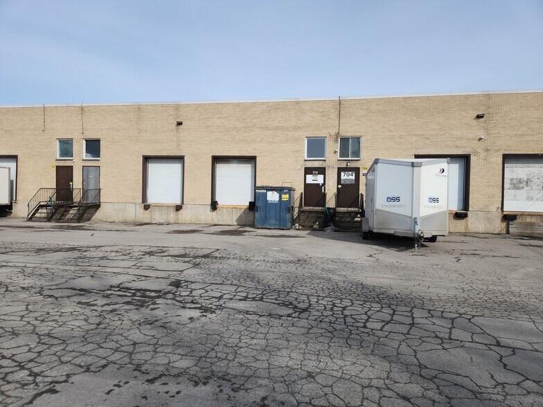 More Photos Of 644-824 Boul Du Curé-Boivin, Boisbriand Warehouse For Lease