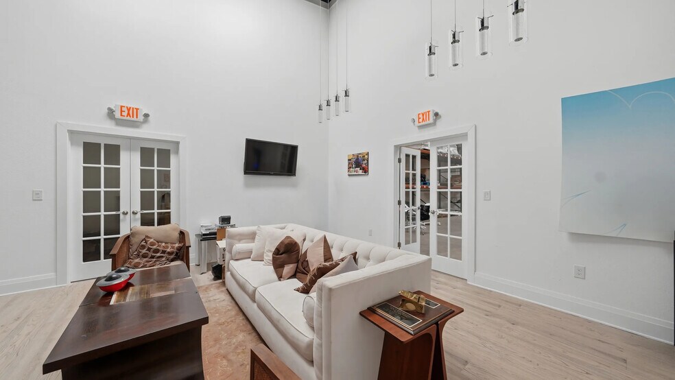 More Photos Of 7168 15th St E, Sarasota Manufacturing For Lease