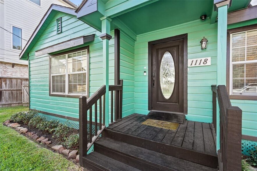 More Photos Of 1118 W 21st St, Houston Office For Sale