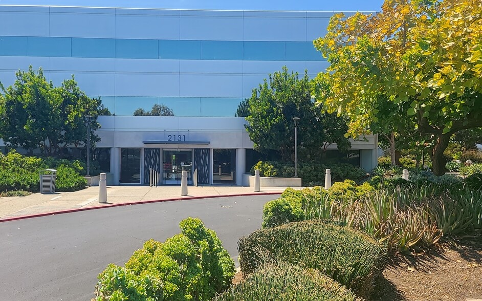 More Photos Of 2131 Palomar Airport Rd, Carlsbad Coworking Space