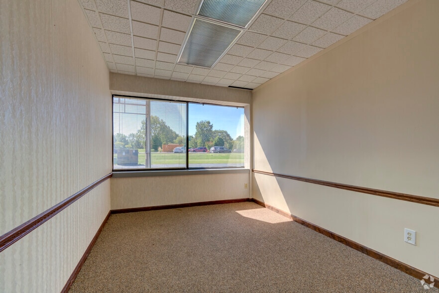 More Photos Of 2370 S Linden Rd, Flint Office For Lease