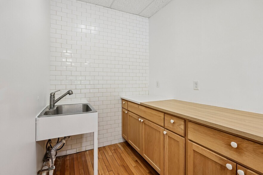 More Photos Of 825-829 Rt-5, Ridgefield General Retail For Lease