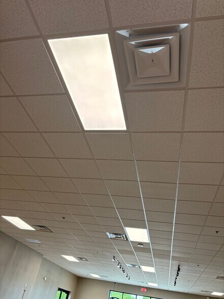 More Photos Of 808 Fort Worth Hwy, Weatherford Storefront Retail Office For Lease