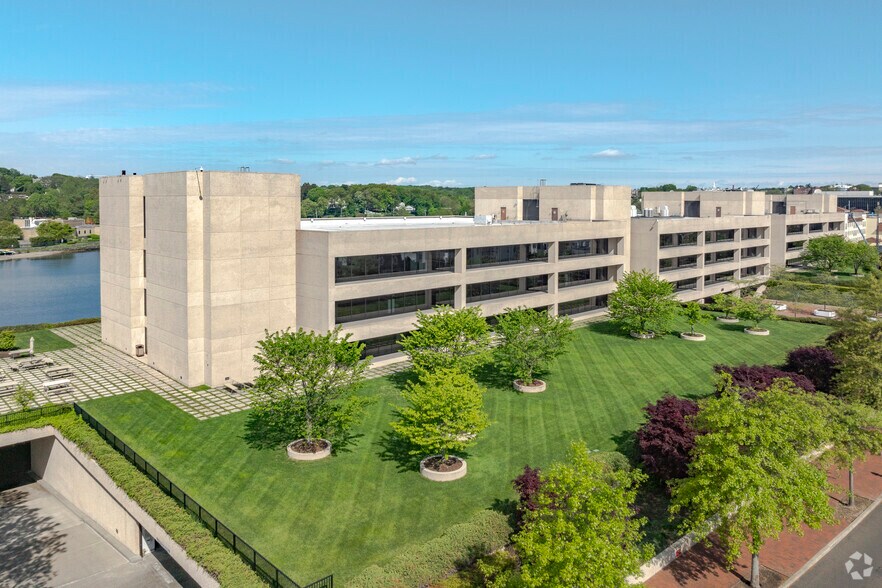 More Photos Of 600 Steamboat Rd, Greenwich Office For Lease