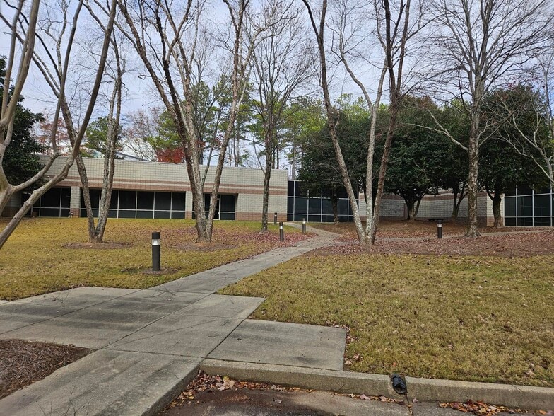 More Photos Of 503 Oak Pl, Atlanta Office For Lease