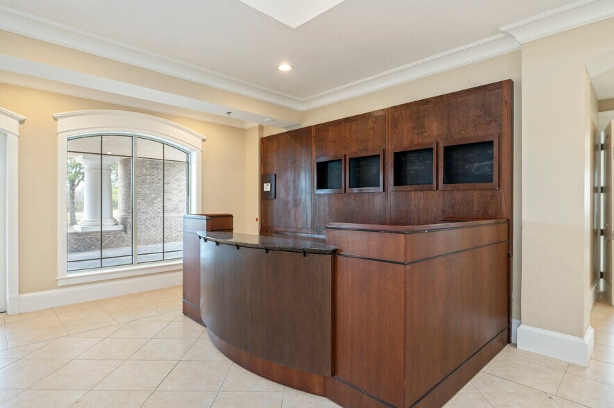 More Photos Of 3201 Heritage Plantation Blvd, Laurel Hill Office For Sale