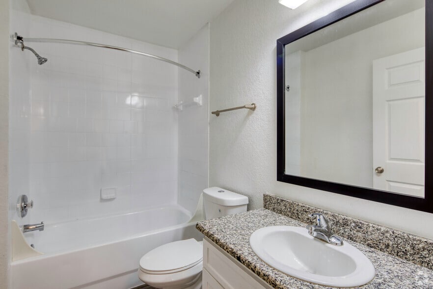 More Photos Of 13009 Kain Palms Ct, Tampa Dormitory For Sale