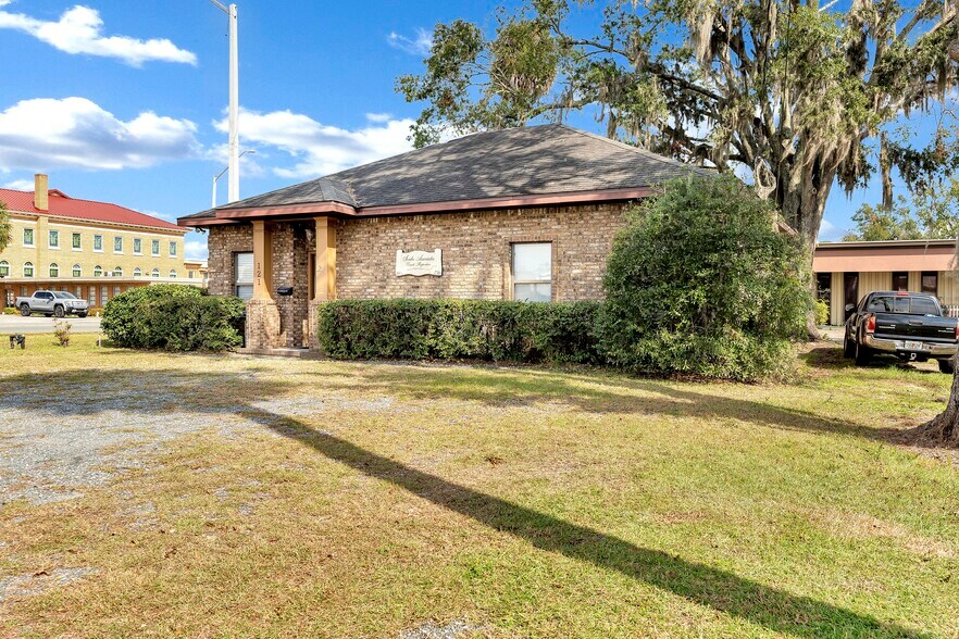More Photos Of 121 SE Hernando Ave, Lake City Office For Sale