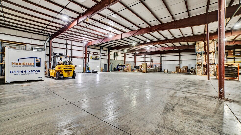 More Photos Of 961 N Main St, Mansfield Warehouse For Lease