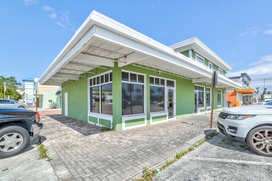 More Photos Of 817-823 SE 9th St, Deerfield Beach Storefront Retail Office For Lease