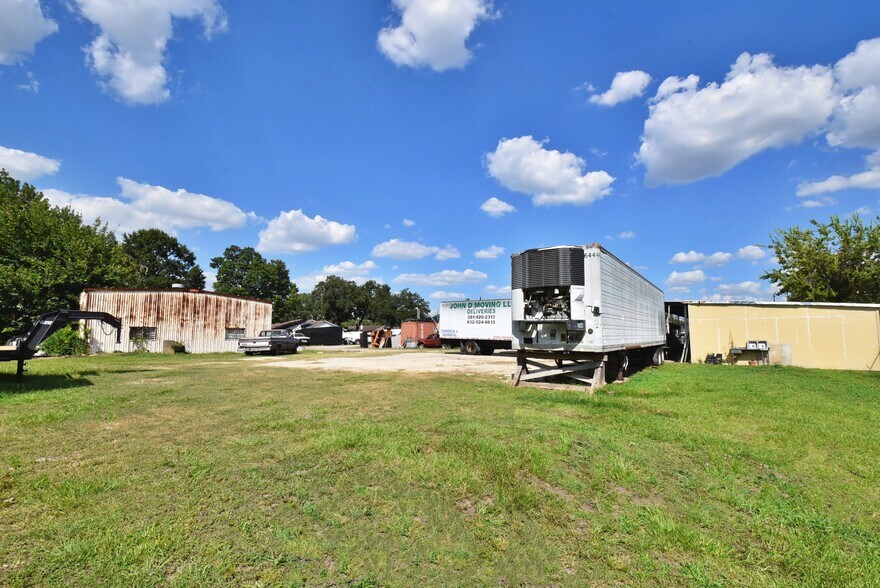 More Photos Of 1915 Sherwood Forest St, Houston Warehouse For Sale