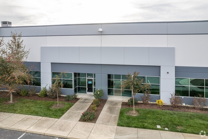 More Photos Of 950 Riverside Pky, West Sacramento Flex For Lease
