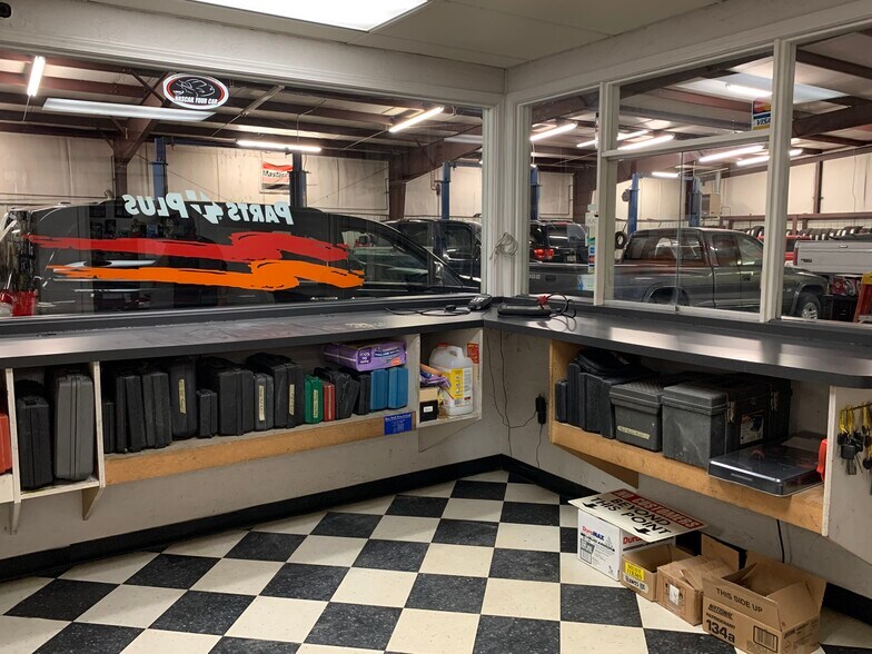 More Photos Of 1510 Washington St, Commerce Auto Repair For Lease