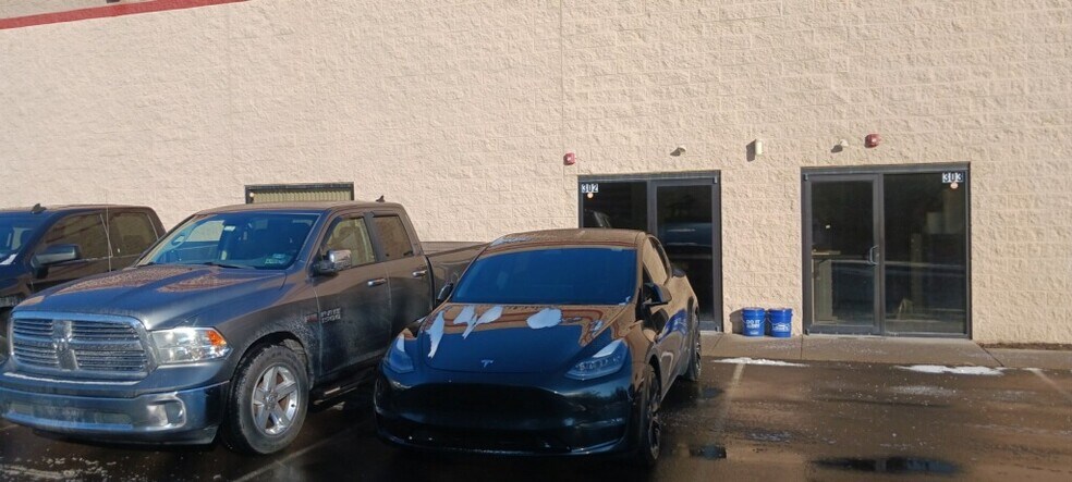 More Photos Of 301-315 Camars Dr, Warminster Township Light Manufacturing For Sale