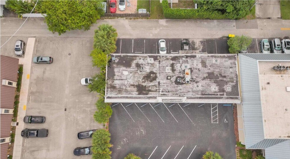 More Photos Of 2261 NE 36th St, Lighthouse Point Medical For Sale