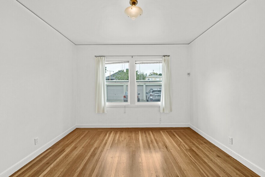 More Photos Of 476 42nd St, Oakland Apartments For Sale